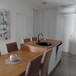 Appartamento Ray Holiday Apartment By Litto Traù